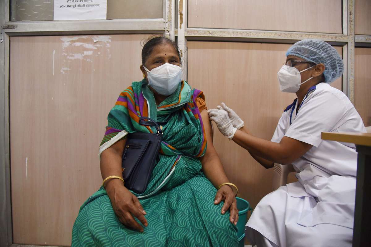 India's COVID vaccine policy leading to avertable deaths: Experts