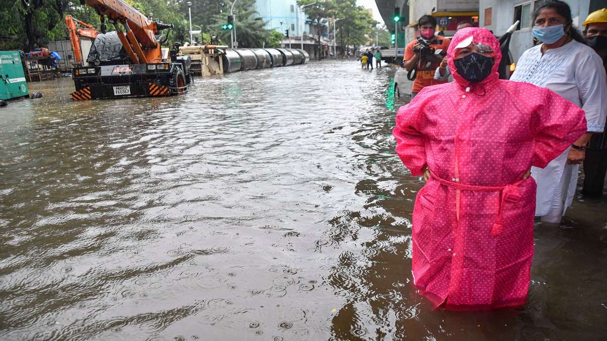 Mumbai rains: Waterlogging, local and road traffic hit as heavy showers lash maximum city - In Pics