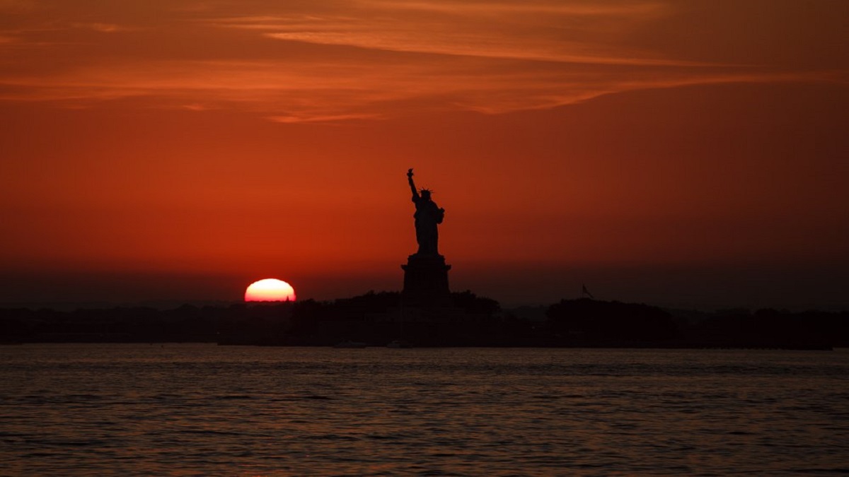 Heatwave grips New York City, cooling centres open.
&nbsp;