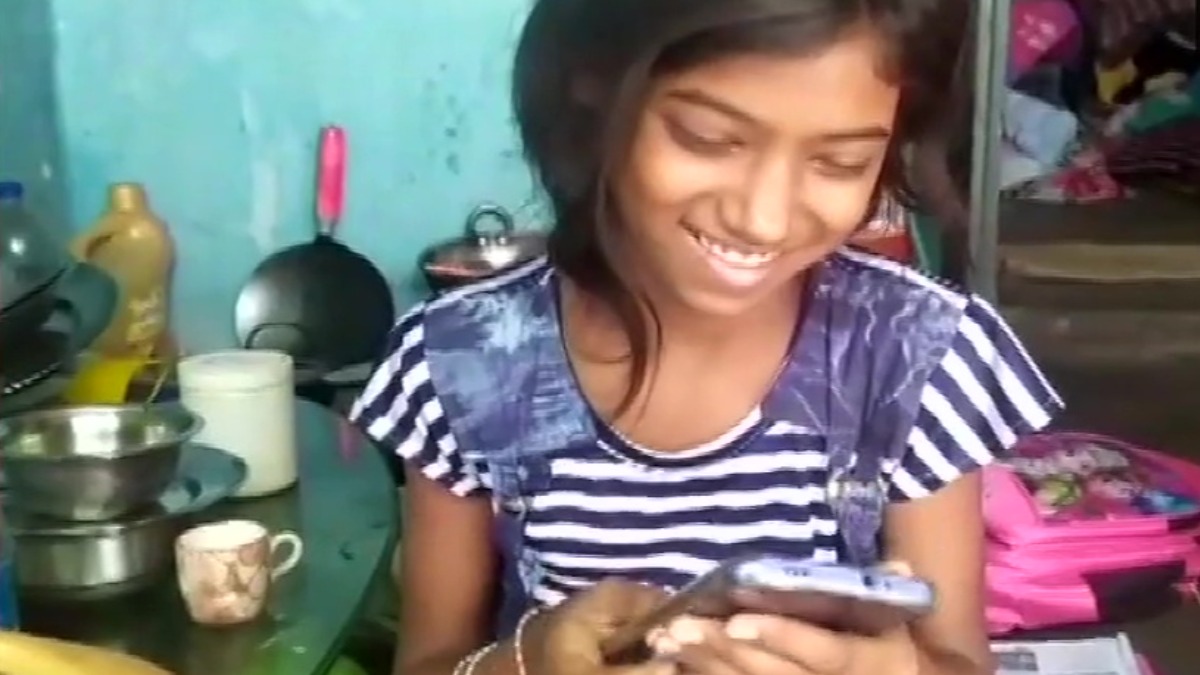 11 year old girl sells dozen mangoes for ₹ 1.2 lakh, buys phone for online classes