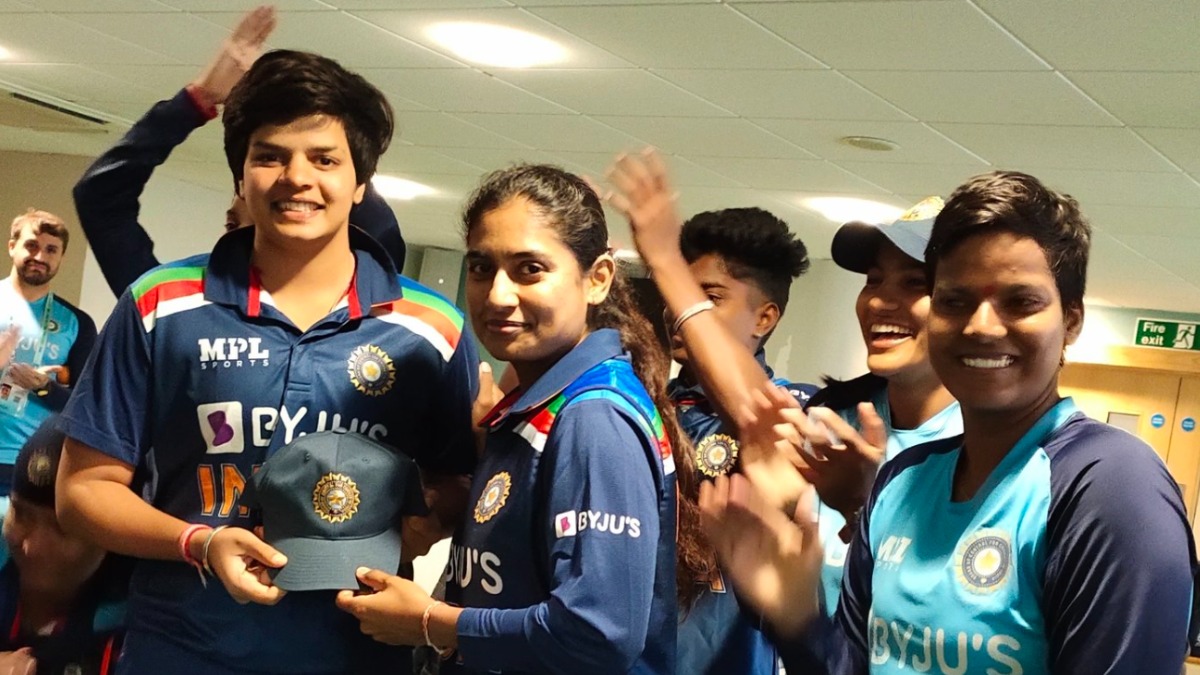 ENG W v IND W | Shafali Verma receives maiden ODI cap from skipper Mithali  Raj | Cricket News – India TV