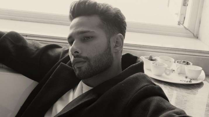 Siddhant Chaturvedi celebrates World Music Day 2021 with #Dhoop on ...