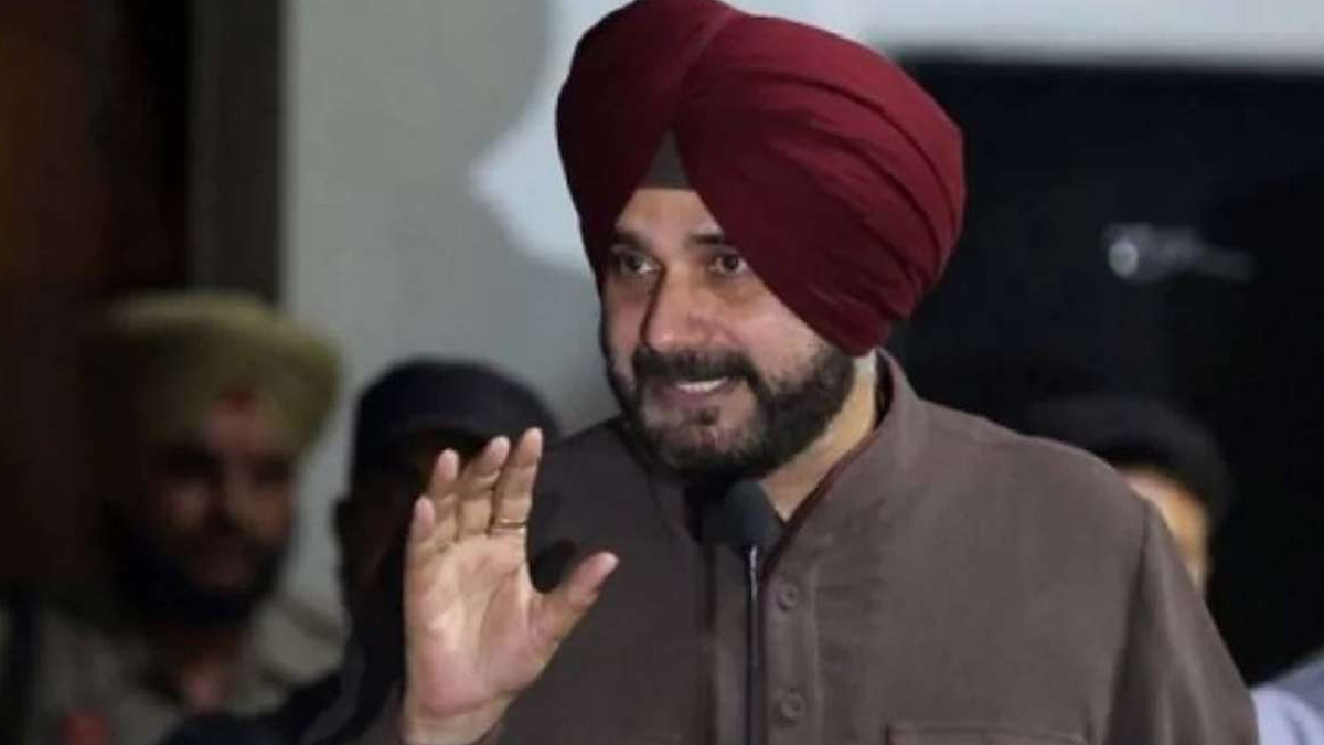 'Not a showpiece to win polls': Navjot Sidhu launches frontal attack on Amarinder Singh