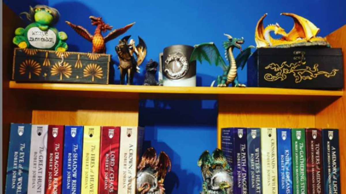 Vastu Tips: Keep these things in mind while keeping a dragon statue or  picture at home | Vastu News – India TV