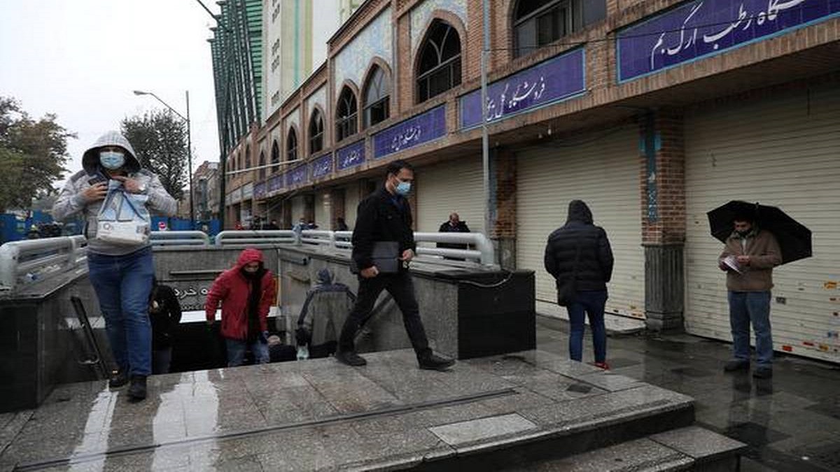 Iran imposes week-long lockdown of Tehran as virus surges