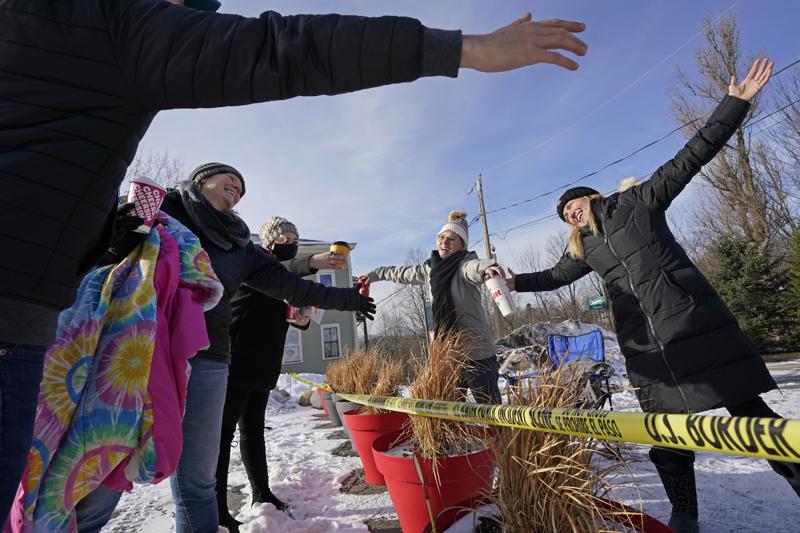 Canada, US are easing pandemic border-crossing restrictions