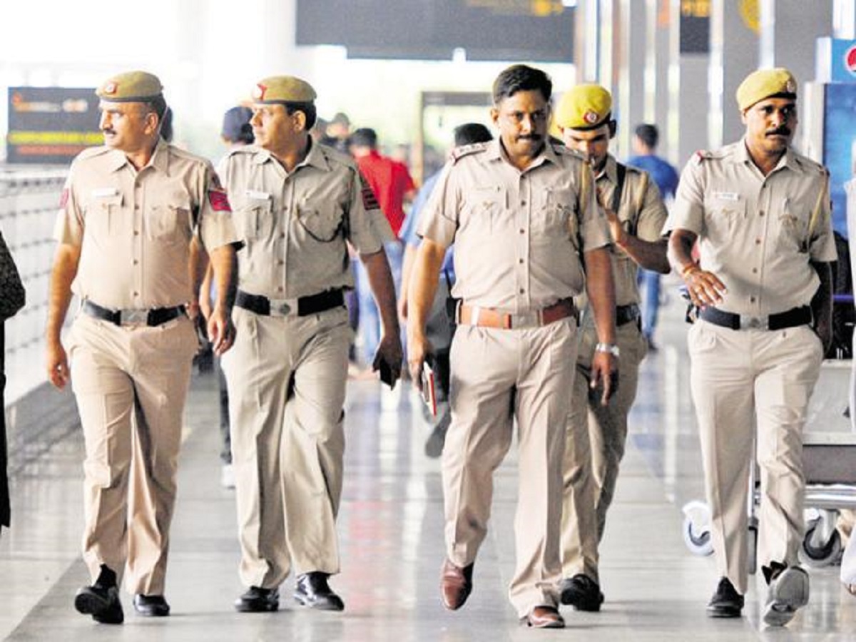 Faridabad police rescue Delhi girl trying to commit suicide at metro station