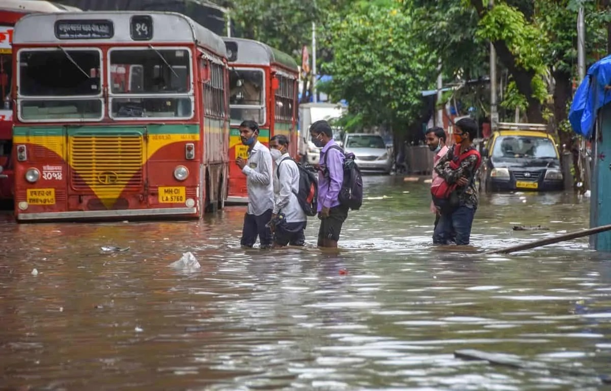 Mumbai Rains: Heavy downpour lashes city; Red alert in 5 Maharashtra districts