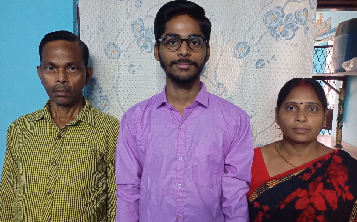 Plumber's son scores 97.6% in CBSE Class 12, targets IIT to fulfill his dreams