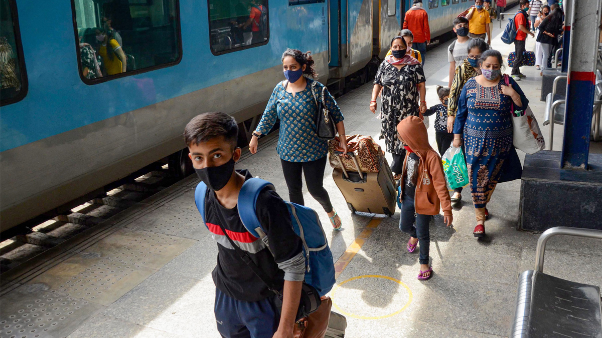 Flying to Maharashtra? Fully vaccinated people need not carry Covid -ve report