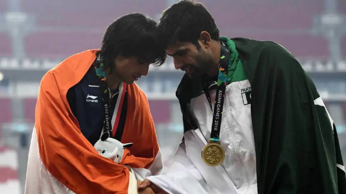 Neeraj Chopra exchanges a handshake with Pakistani counterpart Arshad Nadeem at Asian Games 2018.&nbsp;
