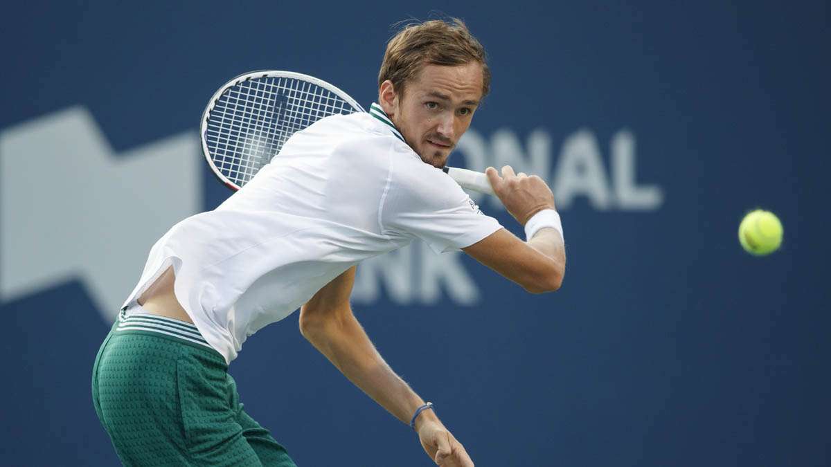 Top-seeded Daniil Medvedev outlasts Hubert Hurkacz to reach Toronto