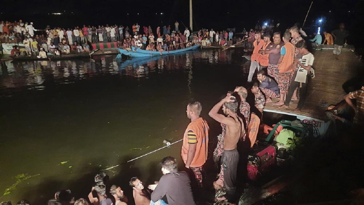 Boat sinks in Bangladesh pond, 21 dead, others missing