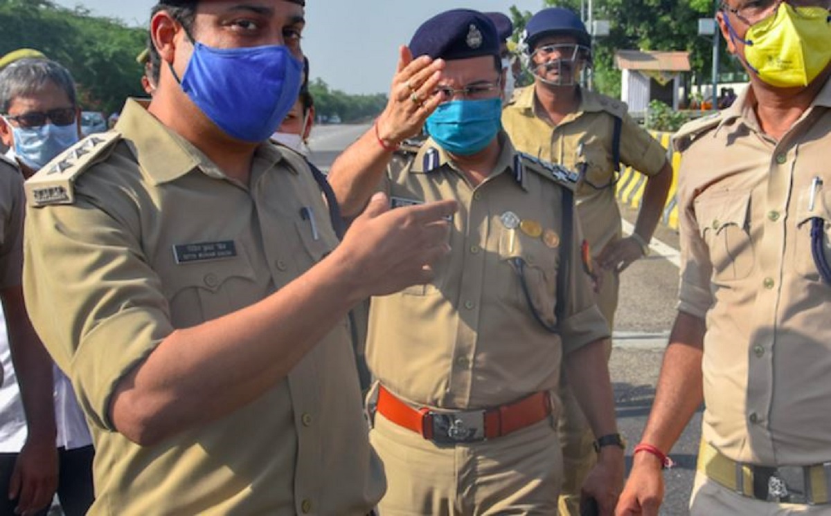 Speeding bus hits stationary truck in Greater Noida