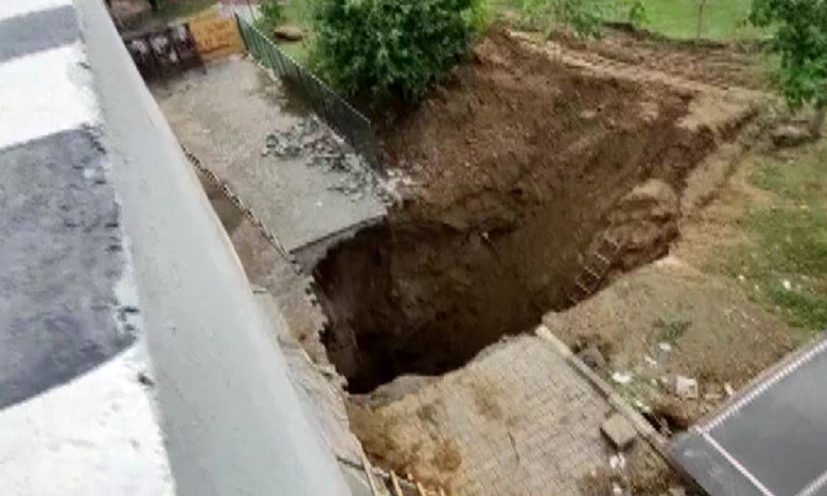 Portion of IFFCO Chowk flyover collapses in Gurugram