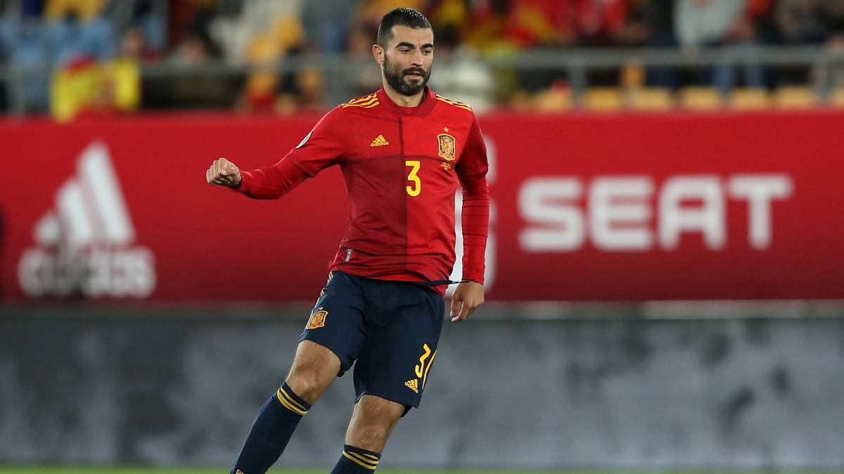Luis Enrique names Spain squad with 7 changes from Euro 2020 | Football ...