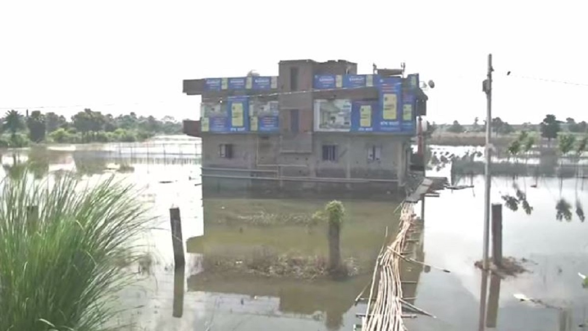 Bihar: Floods leave people displaced in Hajipur, damage crops in Saran