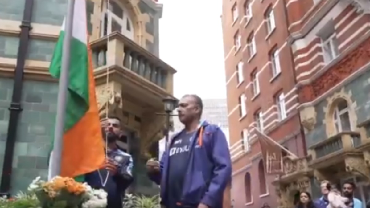 Team India cricketers come together to hoist national flag on Independence Day | Watch