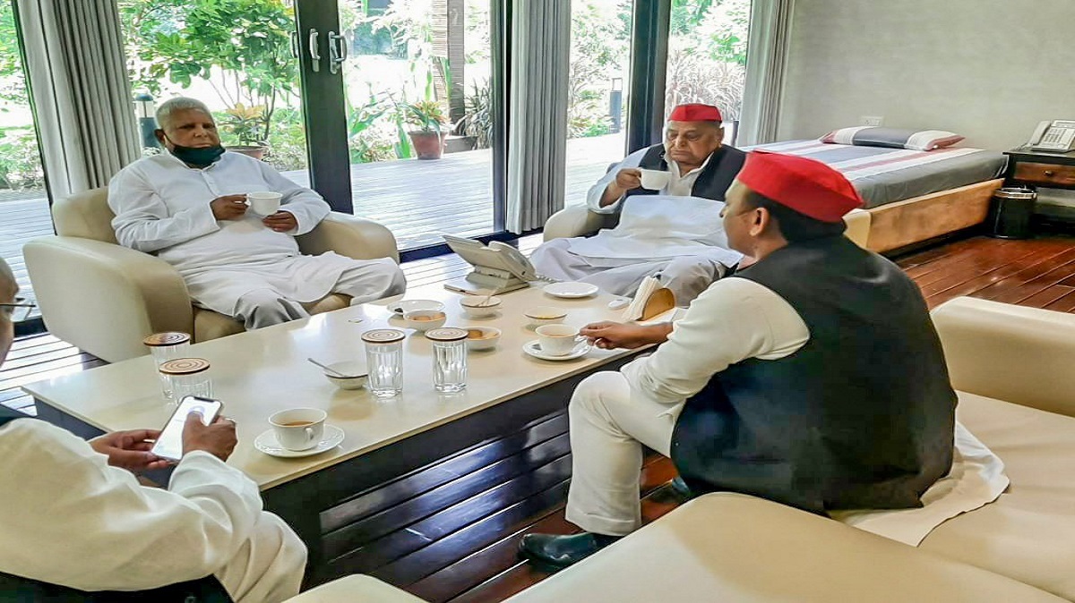 Lalu Prasad met Mulayam Singh Yadav and his son Akhilesh.&nbsp;