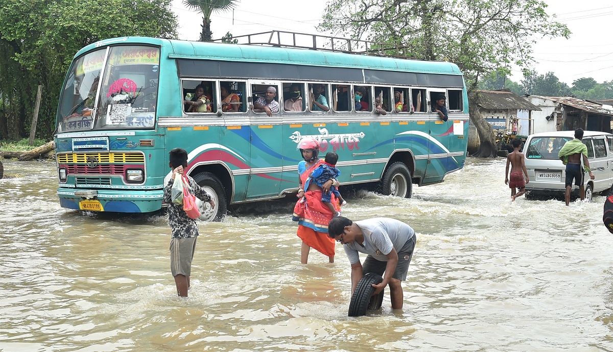 7 dead, nearly 2.5 lakh displaced as heavy rains batter Bengal; rescue operations on