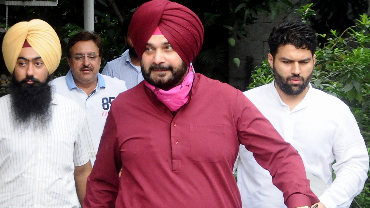 Sidhu slams Amarinder govt over sugarcane prices, praises BJP-ruled Haryana, UP