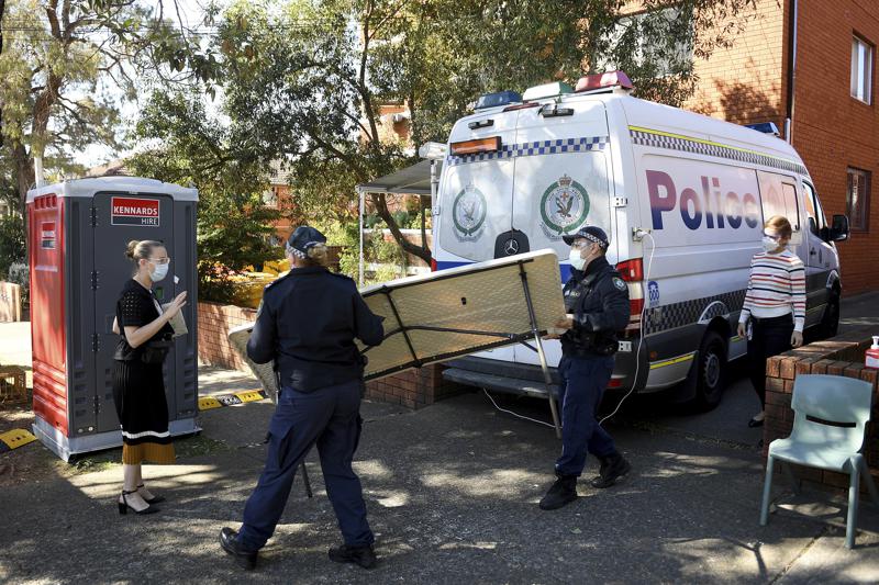 COVID: Sydney lockdown extended, masks required outside