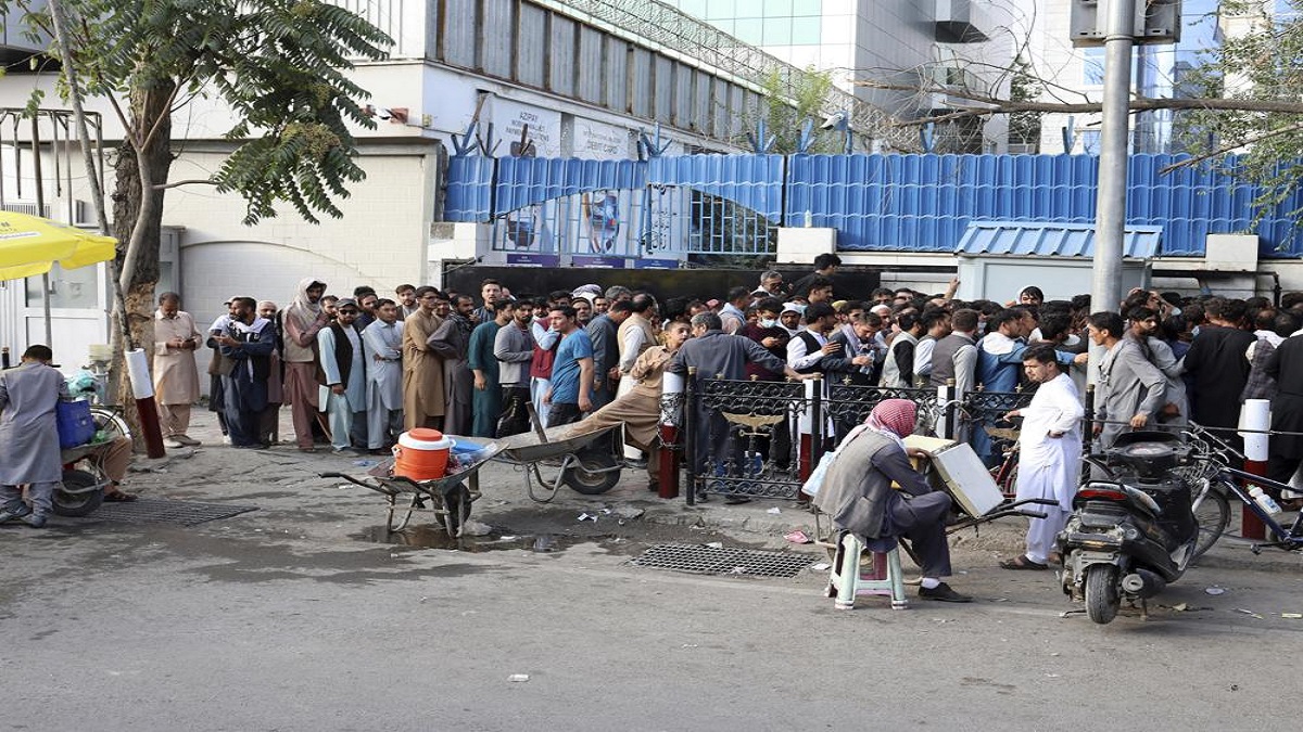 Afghanistan on verge of economic collapse as cash crisis continues