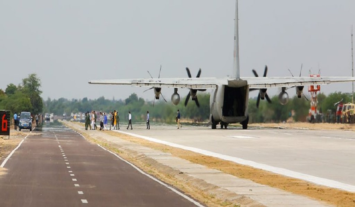 Rajnath, Gadkari inaugurate emergency landing strip for IAF planes on national highway in Barmer