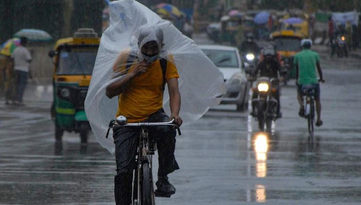 Rain Lashes Parts Of Mumbai India Tv