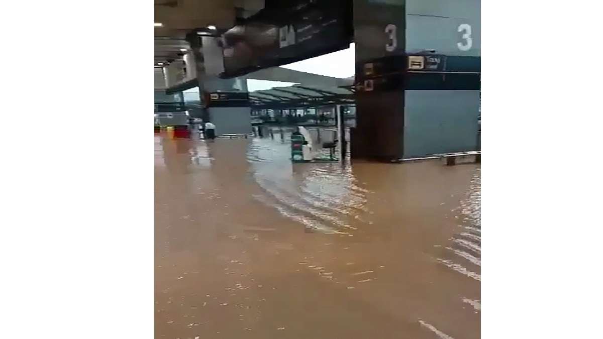 Delhi airport's forecourt waterlogged, 3 flights cancelled, 5 diverted due to heavy rains