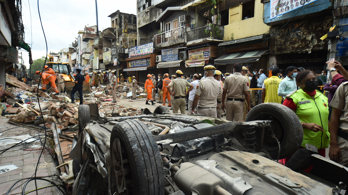 Delhi: Four-storey building collapses in Sabzi Mandi | India News – India TV
