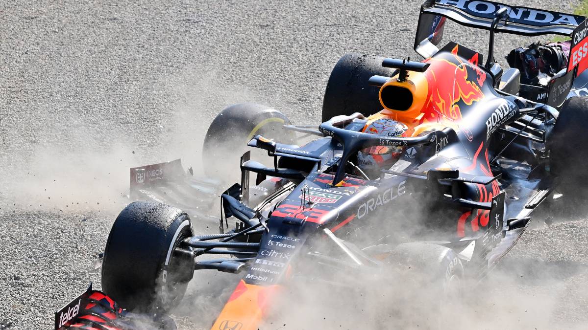 Verstappen handed 3-place grid penalty for Sochi after deadly Monza crash