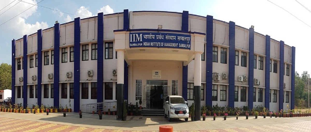 7 IIM Sambalpur students receive Rs 1-lakh scholarships