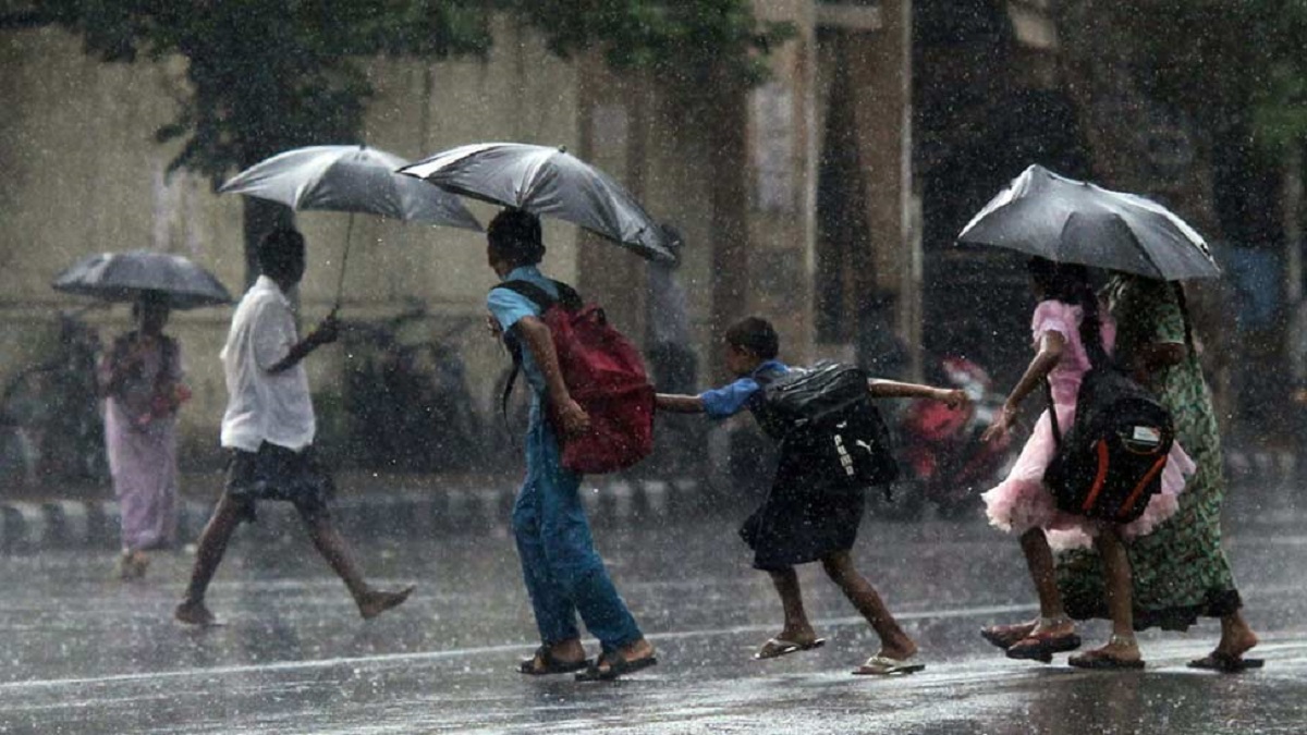 Rains lash parts of Telangana, IMD issues red alert for 14 districts