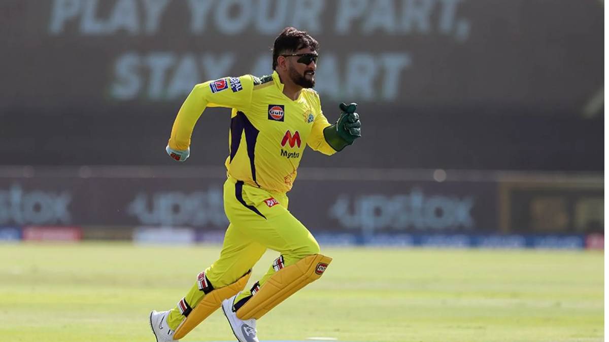 MS Dhoni Captain of Chennai Super Kings run to field the ball during match 38 of the Vivo Indian Premier League between the Chennai Super Kings and the Kolkata Knight Ri