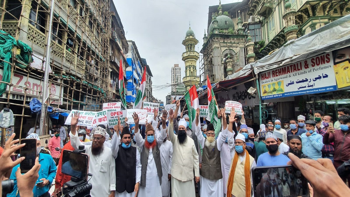 In a press release released by the academy, the Muslim body said that Saudi Arabia has lost its credentials as an Islamic state, and claimed that the state has opened cinema halls in Madina as a part of a conspiracy by Israel to induce western culture in the heart of Muslims.&nbsp;
&nbsp;