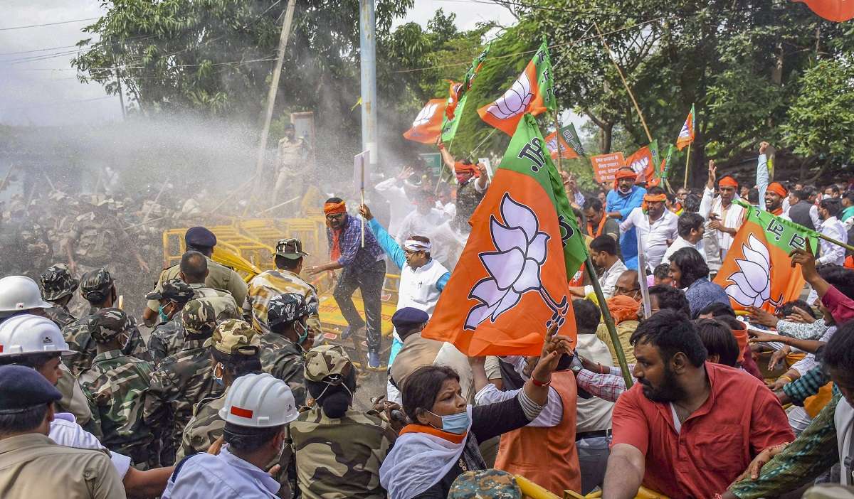 BJP workers burn effigies of Jharkhand CM to protest against namaz room allotment in assembly