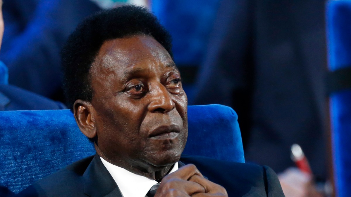 Brazil legend Pele remains in intensive care after surgery Football(02)