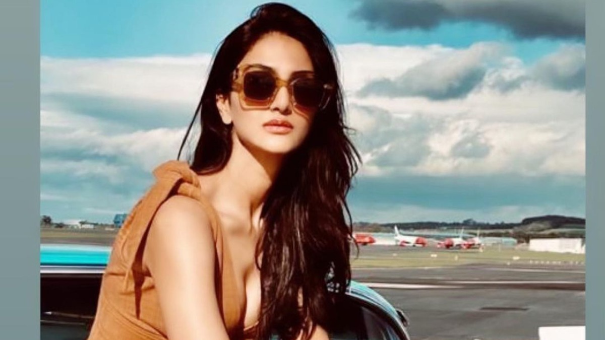 Akshay Kumar turns photographer for Vaani Kapoor