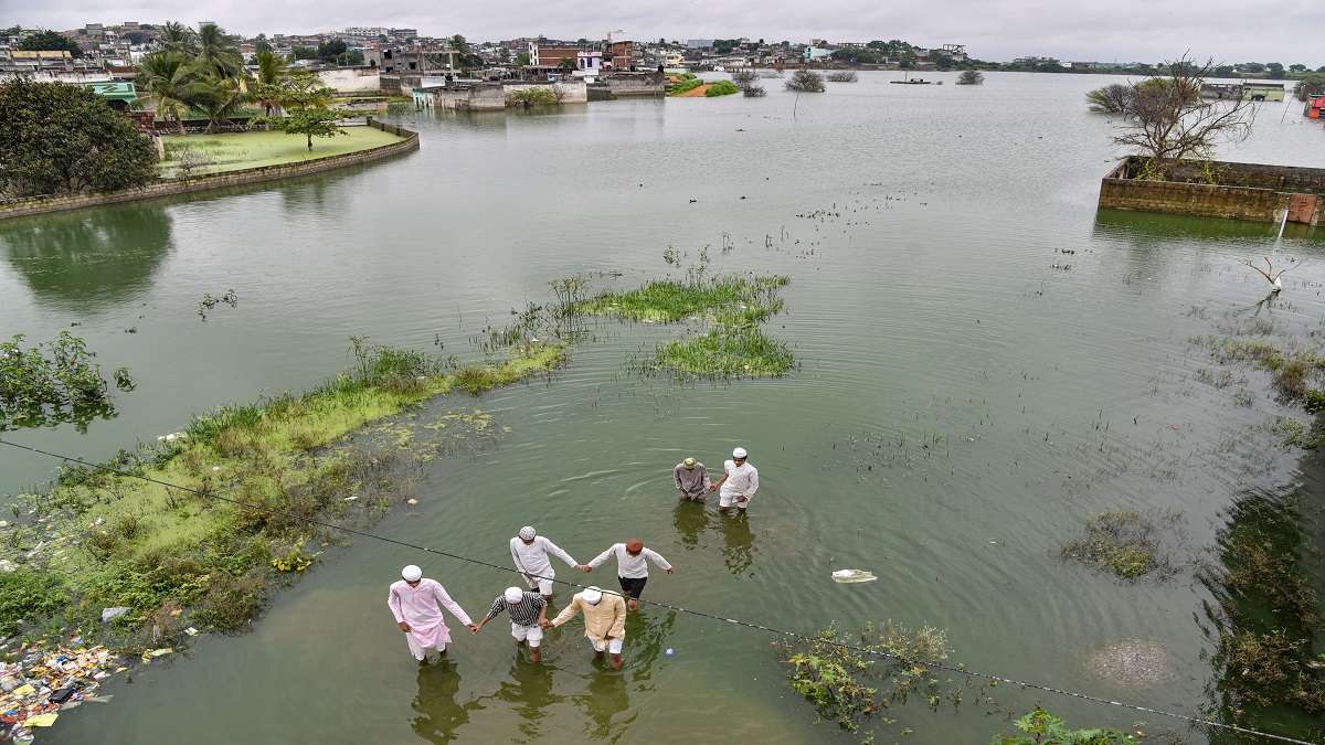 Heavy rainfall in Telangana claims 8 lives