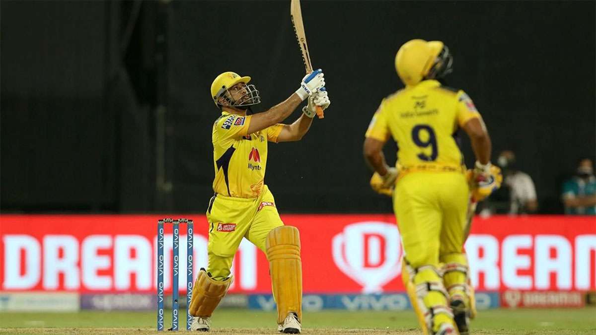 IPL 2021, SRH vs CSK: MS Dhoni rolls back the clock to 'finish it off in style' for Chennai - WATCH