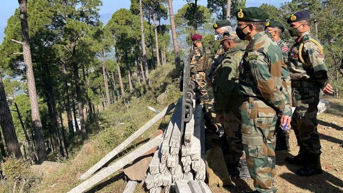 Army Chief General Naravane visits forward areas along LoC in Jammu, reviews counter-infiltration operations