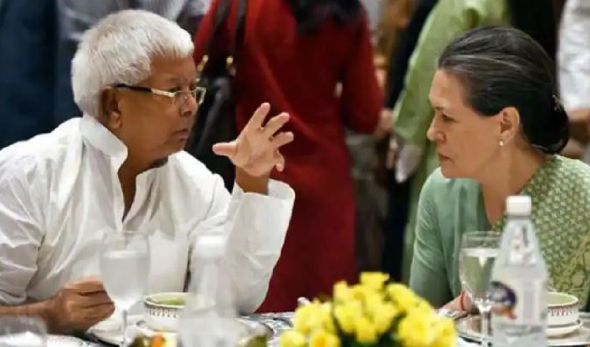 Sonia Gandhi, Lalu Yadav hold telephonic conversation amid 'trouble' in Bihar grand alliance