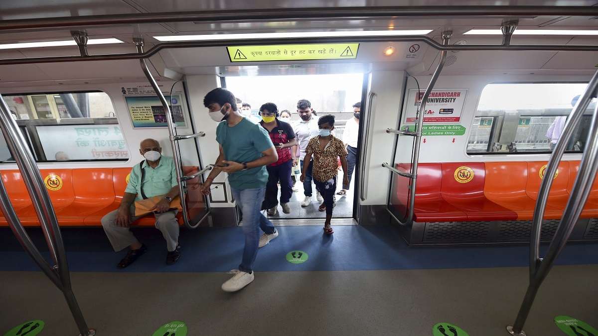 Delhi Metro begins training of Dhaka Metro's operations.&nbsp;