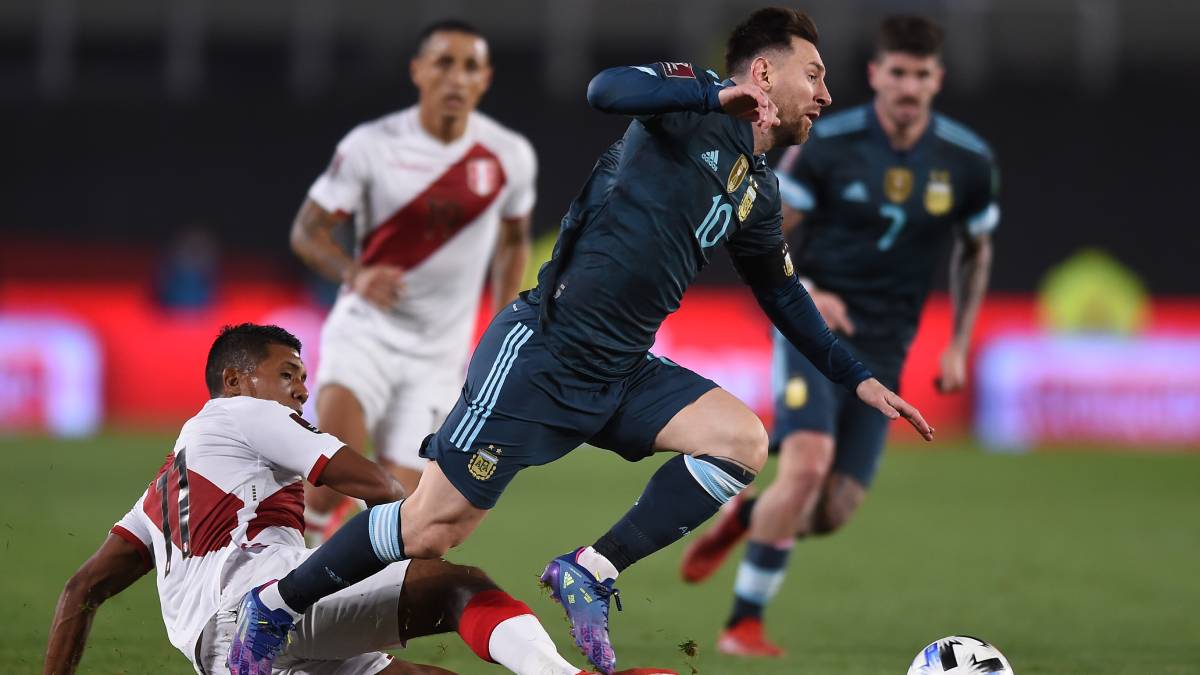 Buenos Aires, Argentina - 14 Oct 2021, Lionel Messi seen during the FIFA  World Cup Qatar 2022 Qualifiers match between Argentina and Peru at El  Monumental. Final score; Argentina 1:0 Peru. (Photo