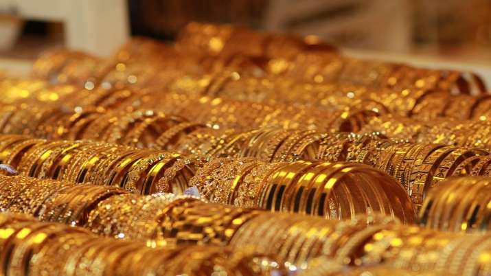 Gold declines Rs 59; silver tumbles Rs 196