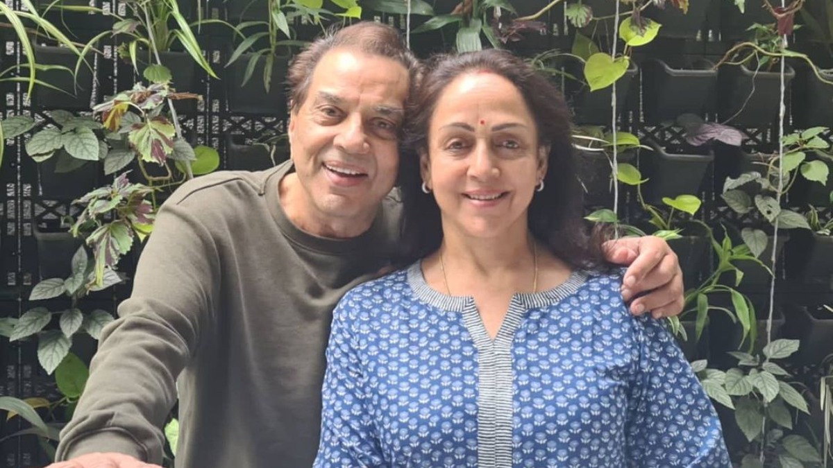 Fans say 'Rab ne bana di jodi' after Hema Malini, Dharmendra pose together in THIS adorable post