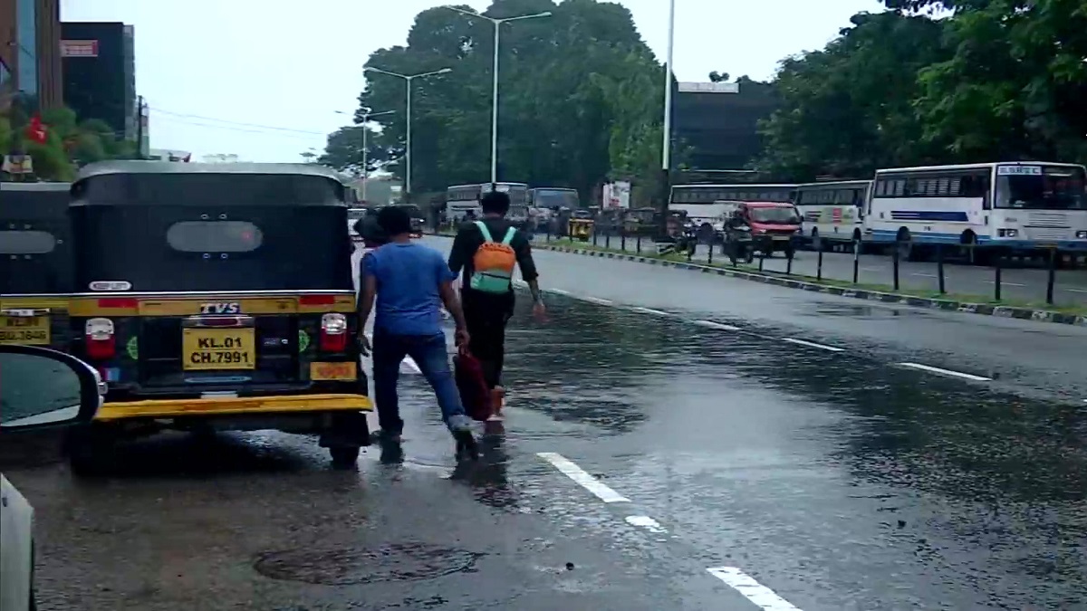 Incessant rains lash Kerala; 'Red Alert' in 5 districts.