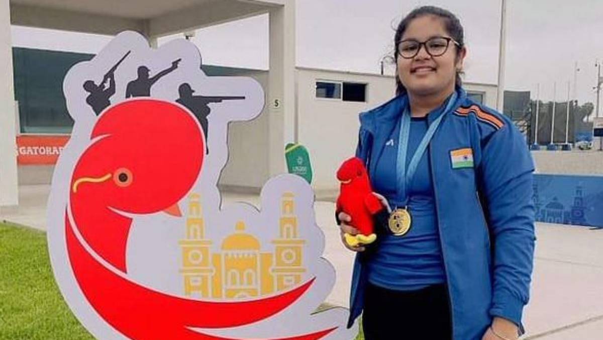 14 Year Old Namyaa Kapoor Wins Womens Sports Pistol Gold In Junior