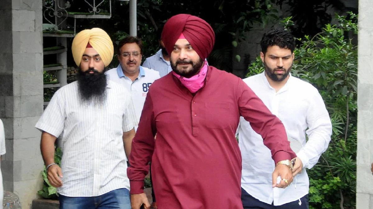 'Trust Gandhis': Navjot Singh Sidhu on Punjab crisis after Delhi meeting